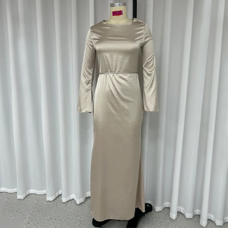 Langes Kleid Roza, modisches, schlichtes Partykleid aus Satin mit Rundhalsausschnitt und schmalem Schnitt