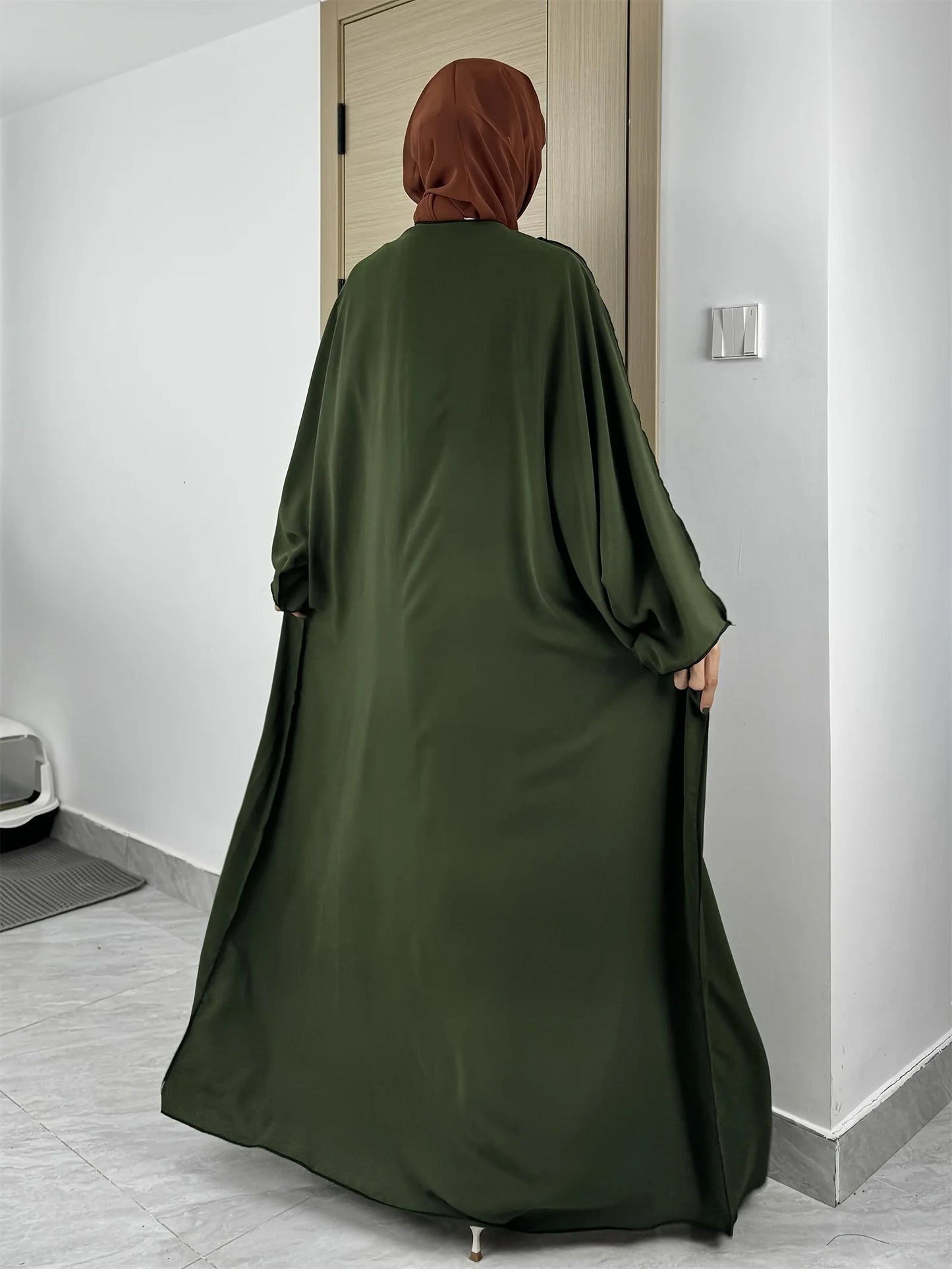 Rola, vorne offen, schlichte Abaya