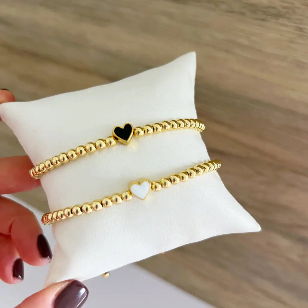 Pulsera con dije de corazón chapada en oro de 18 quilates con cuentas elásticas