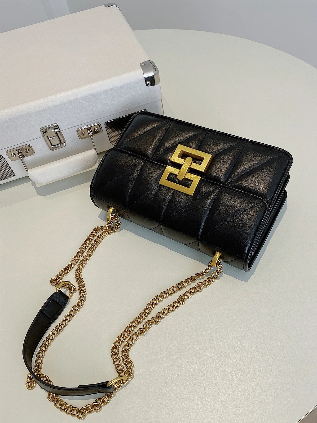 Diamond-Shaped Embossed Fashion Chain Bag