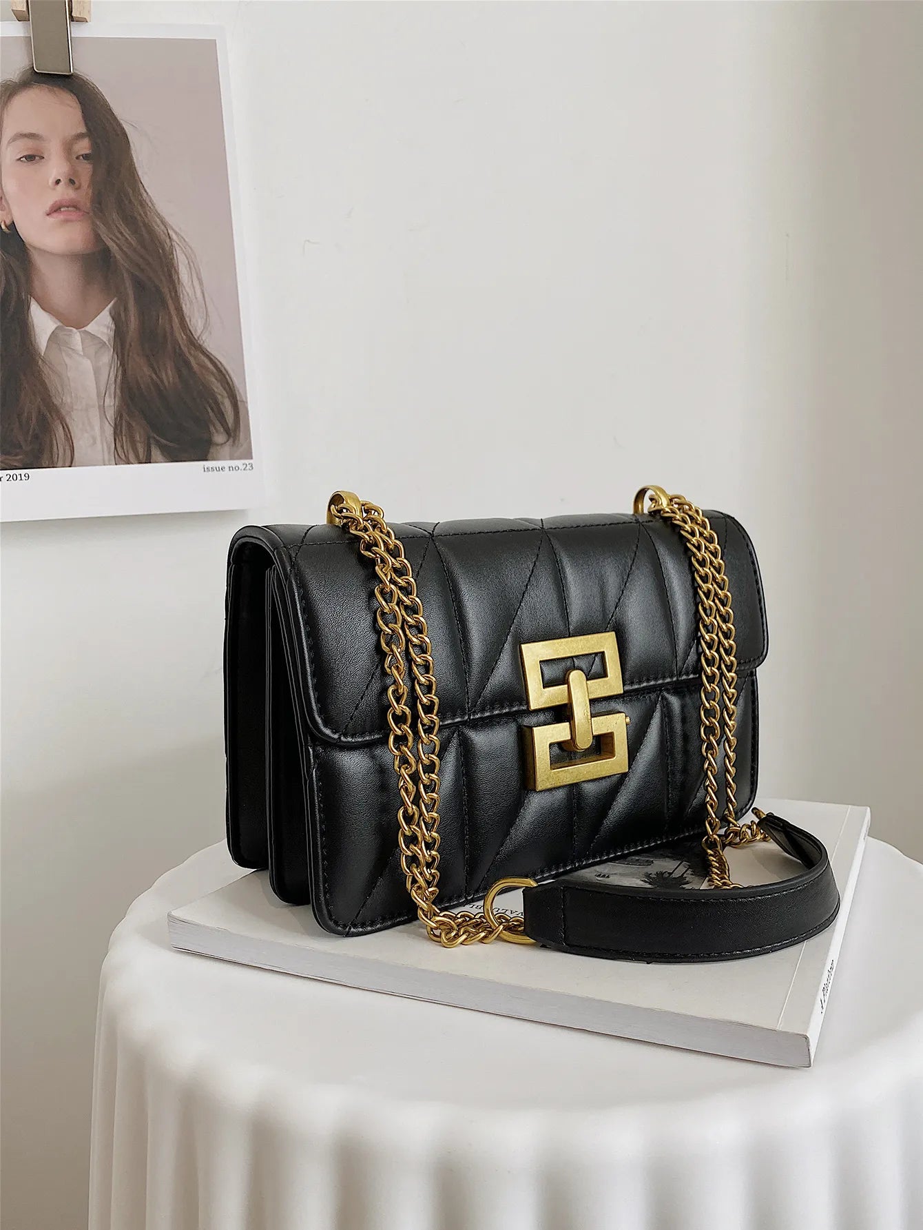 Diamond-Shaped Embossed Fashion Chain Bag