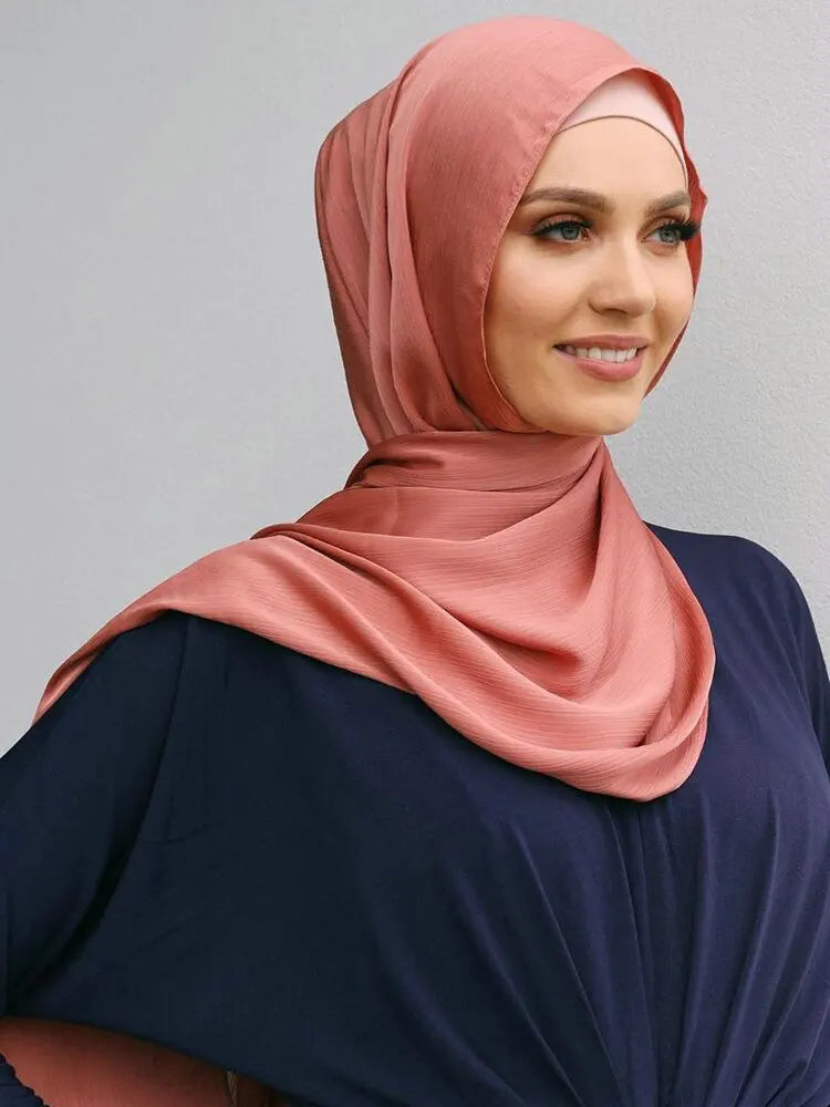 Hijab satinado arrugado