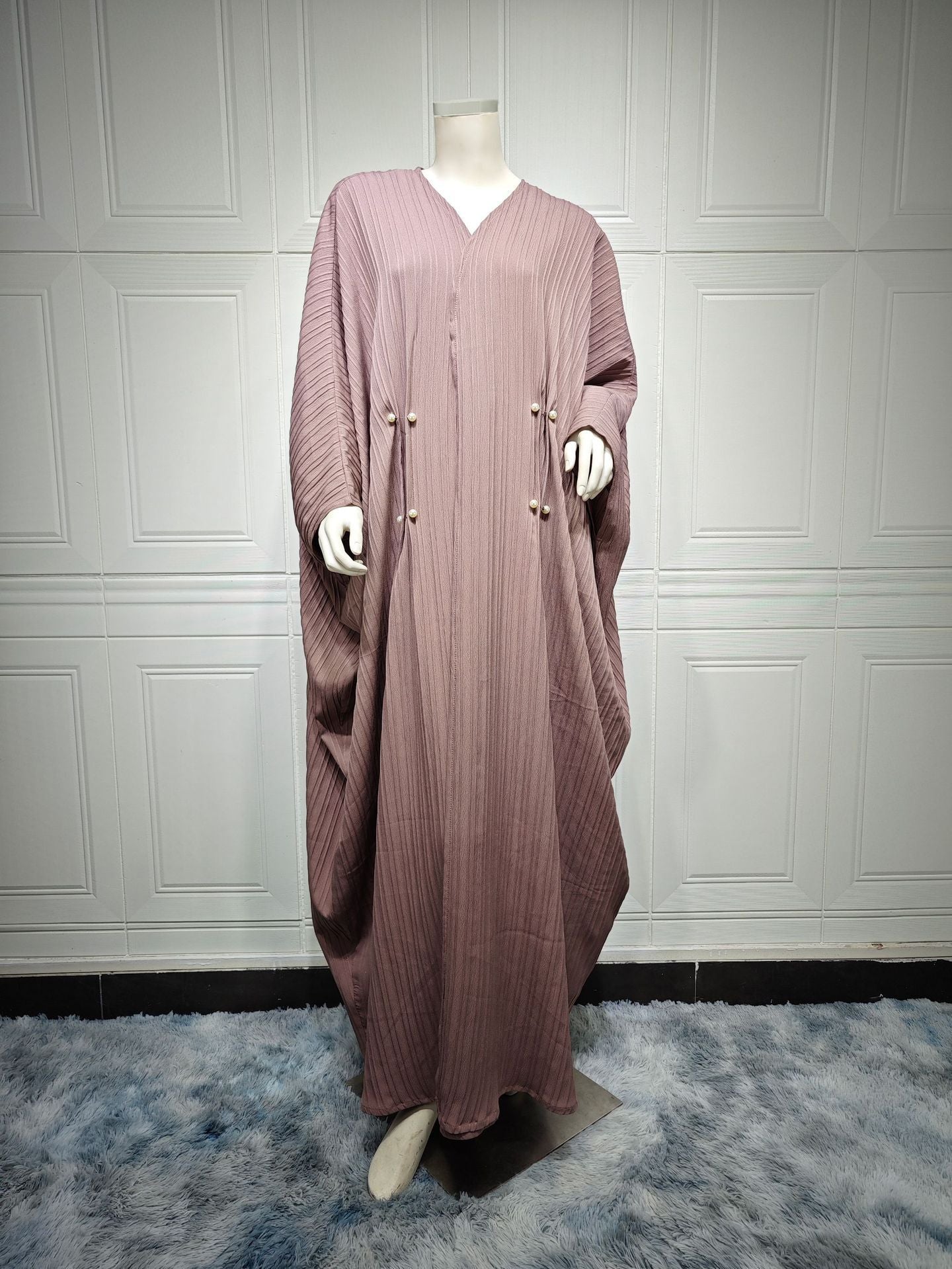 Abaya mit arabischen Buchstaben